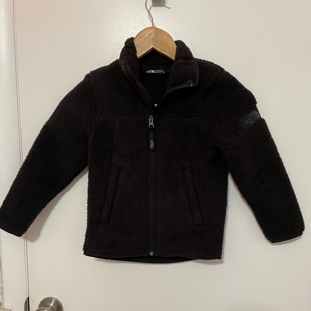 The North Face Girls xxs black full zip Sherpa fleece jacketed w pockets
logo
